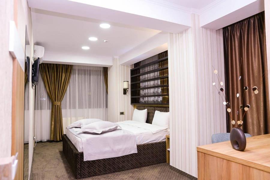 יאשי Hotel Ildis מראה חיצוני תמונה